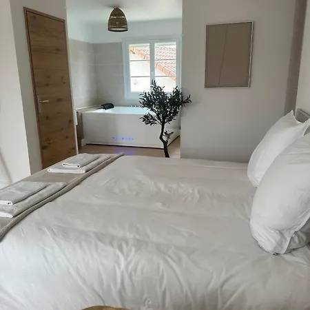 Casa Oia, With Bath Apartment *